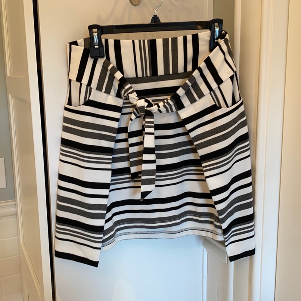Black and white CAbi skirt